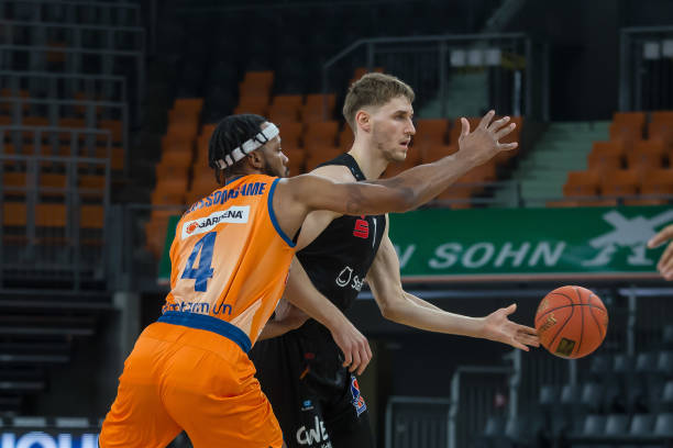 己标志性的 己标志性的